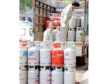Three gas companies penalized for not notifying concerned authorities before raising prices (Photo: SGGP) Three gas companies penalized for not notifying concerned authorities before raising prices (Photo: SGGP)